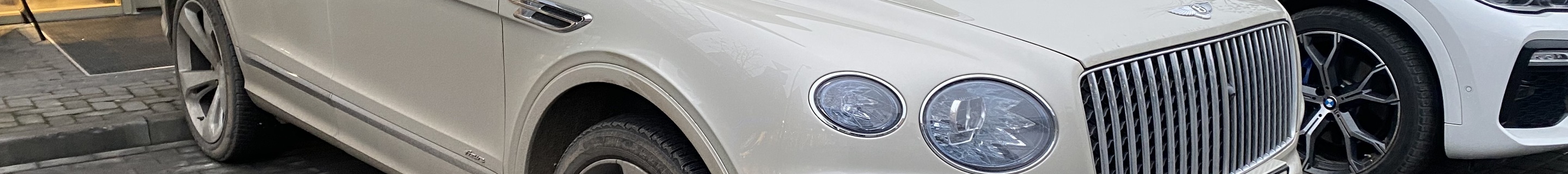 Bentley Bentayga Azure 2024