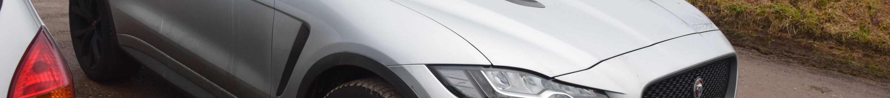 Jaguar F-PACE SVR