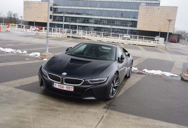 BMW i8 Protonic Frozen Black Edition