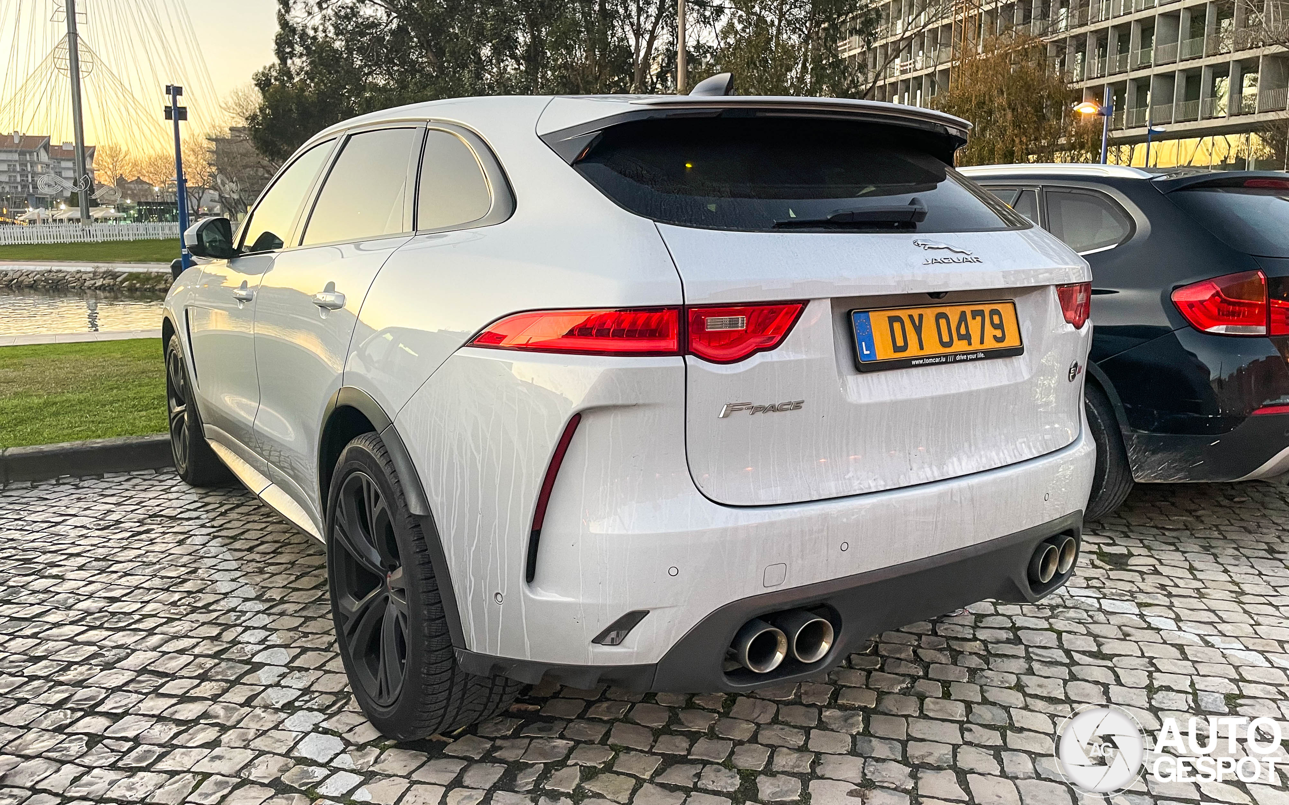 Jaguar F-PACE SVR