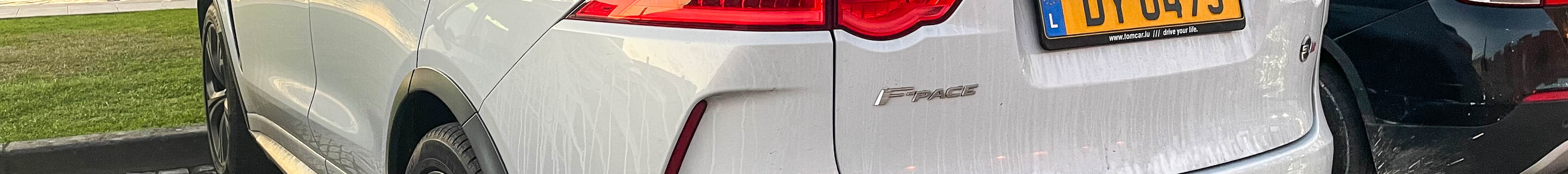 Jaguar F-PACE SVR