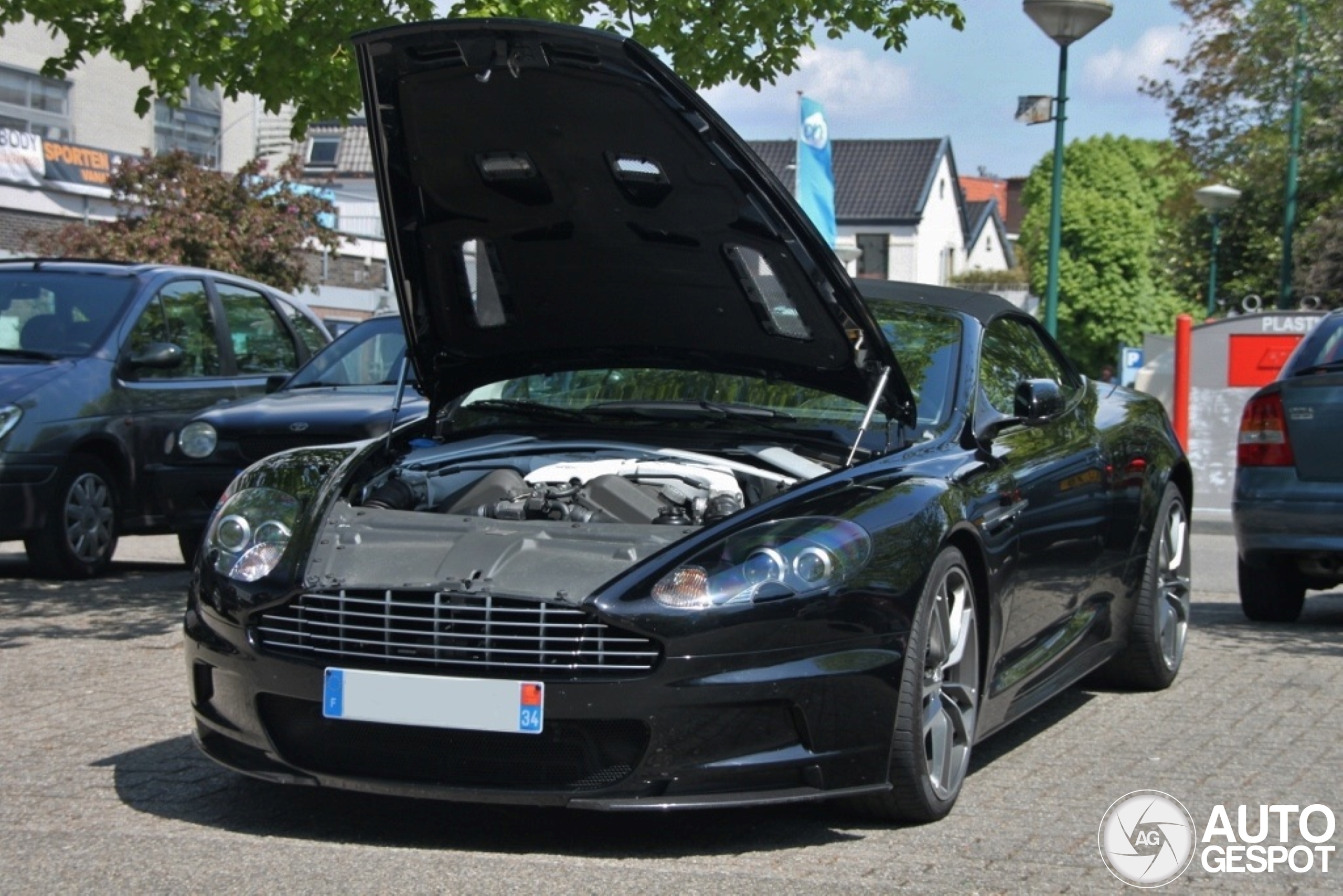 Aston Martin DBS Volante