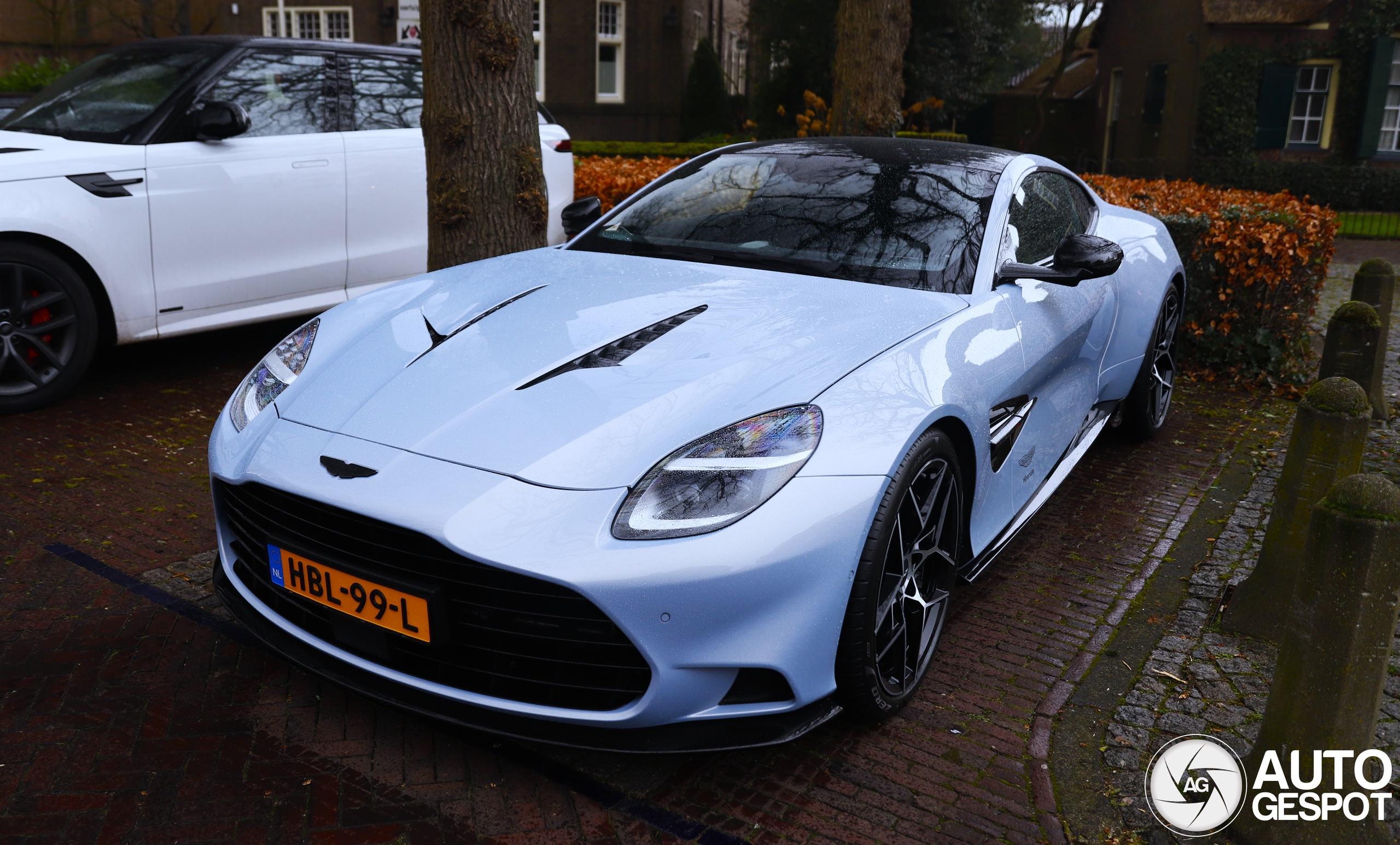 Aston Martin Vanquish 2025