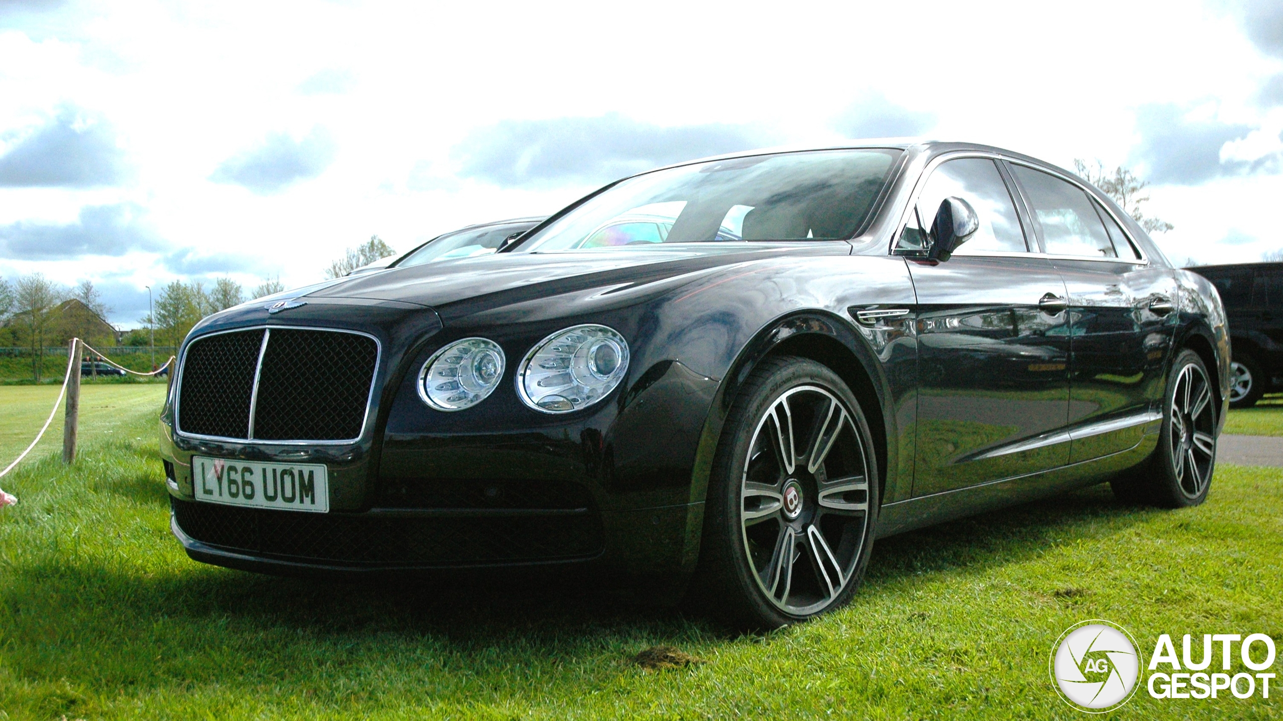Bentley Flying Spur V8