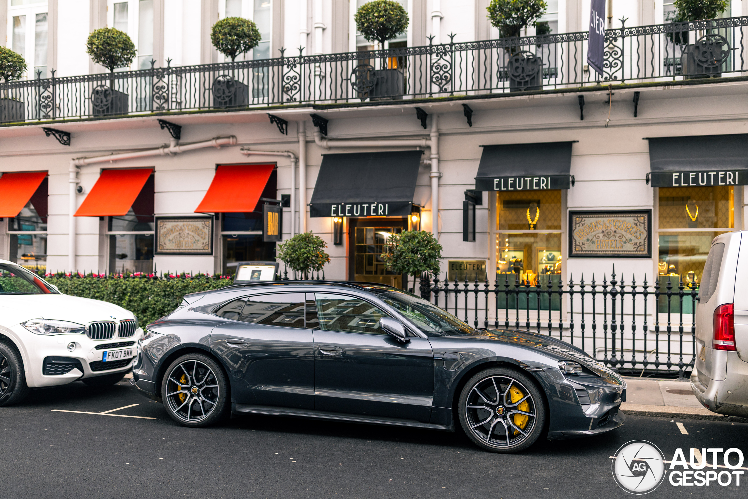 Porsche Taycan Turbo S Cross Turismo