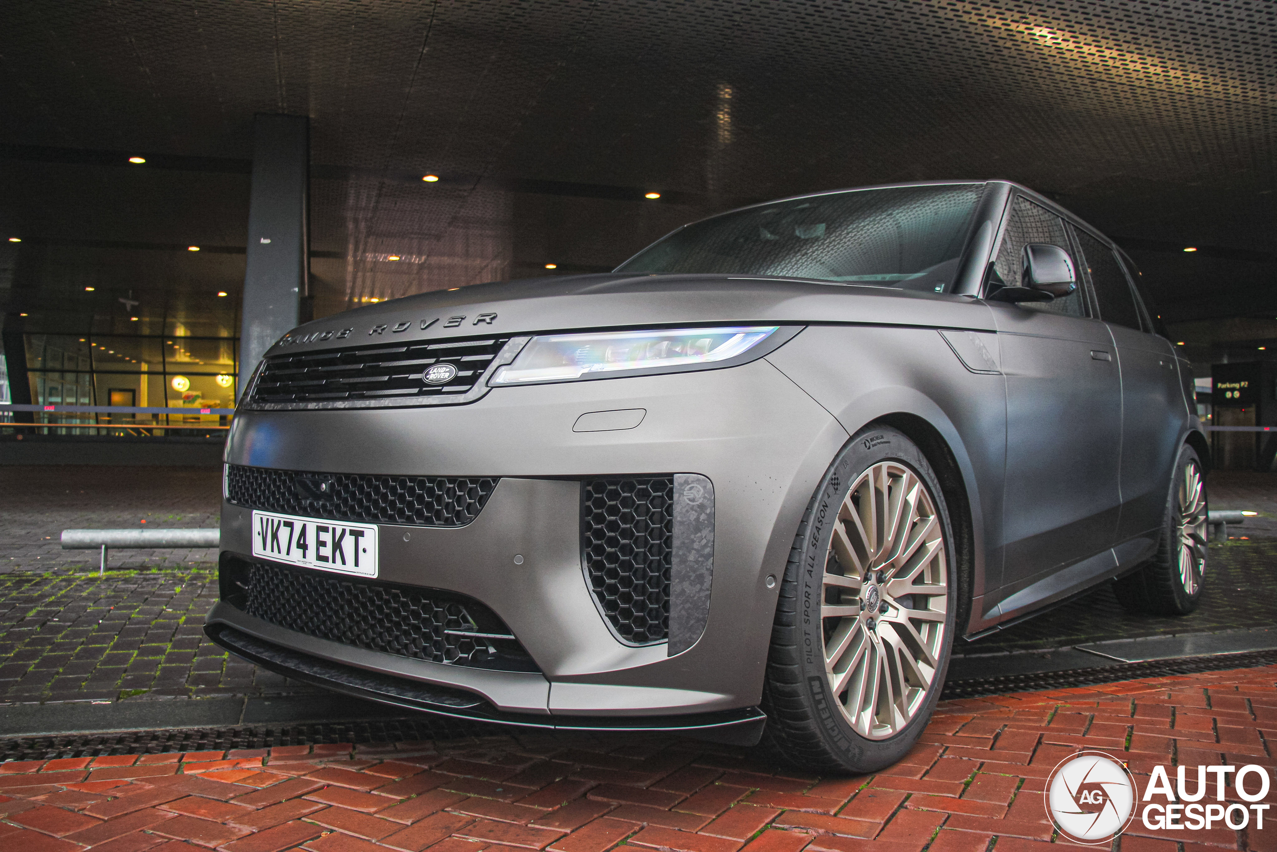 Range Rover Sport SV 2025 Celestial Collection