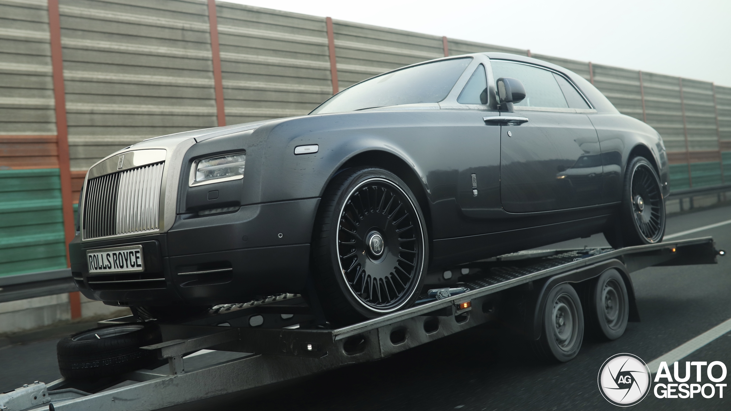 ROLLS-ROYCE PHANTOM ＩＩ Tour the shiny new Rolls-Royce Phantom Series II: the US
