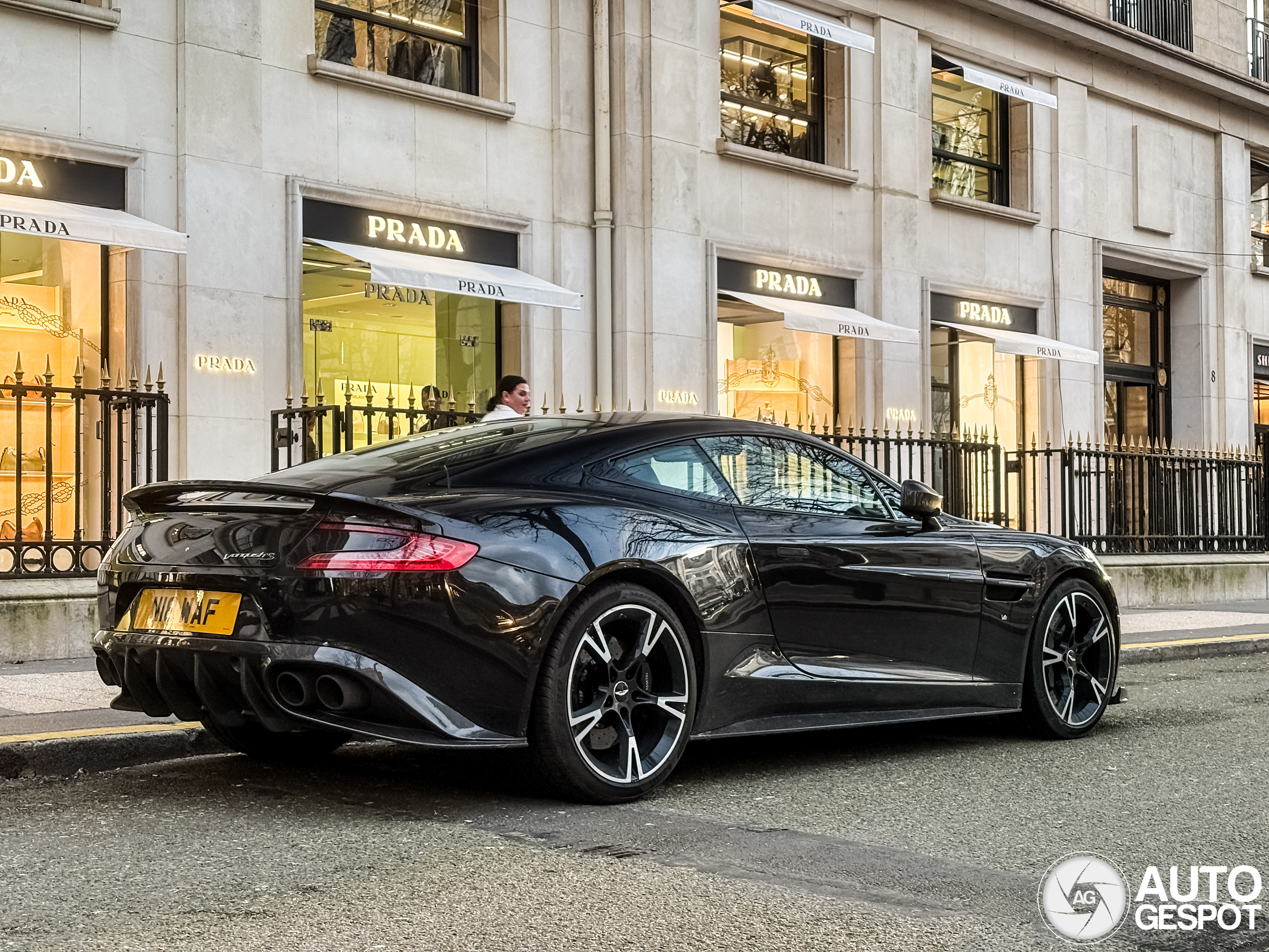 Aston Martin Vanquish S 2017 Ultimate Edition