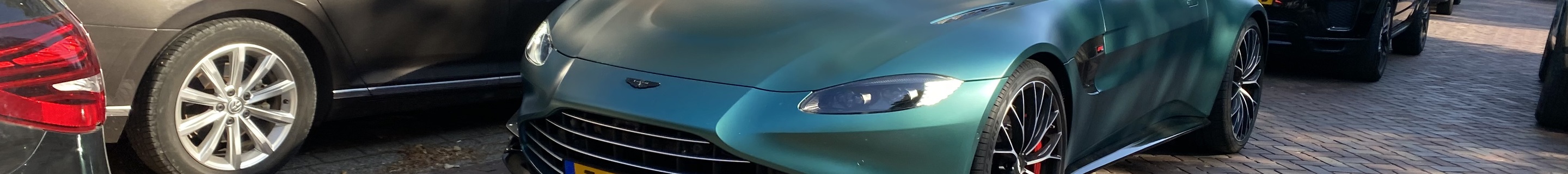 Aston Martin V8 Vantage Formula 1 Edition Roadster
