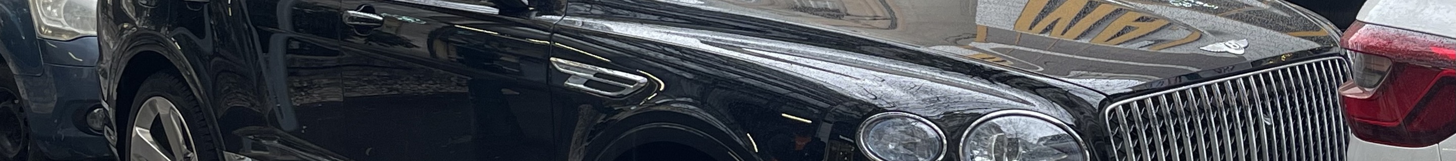 Bentley Bentayga Azure 2024