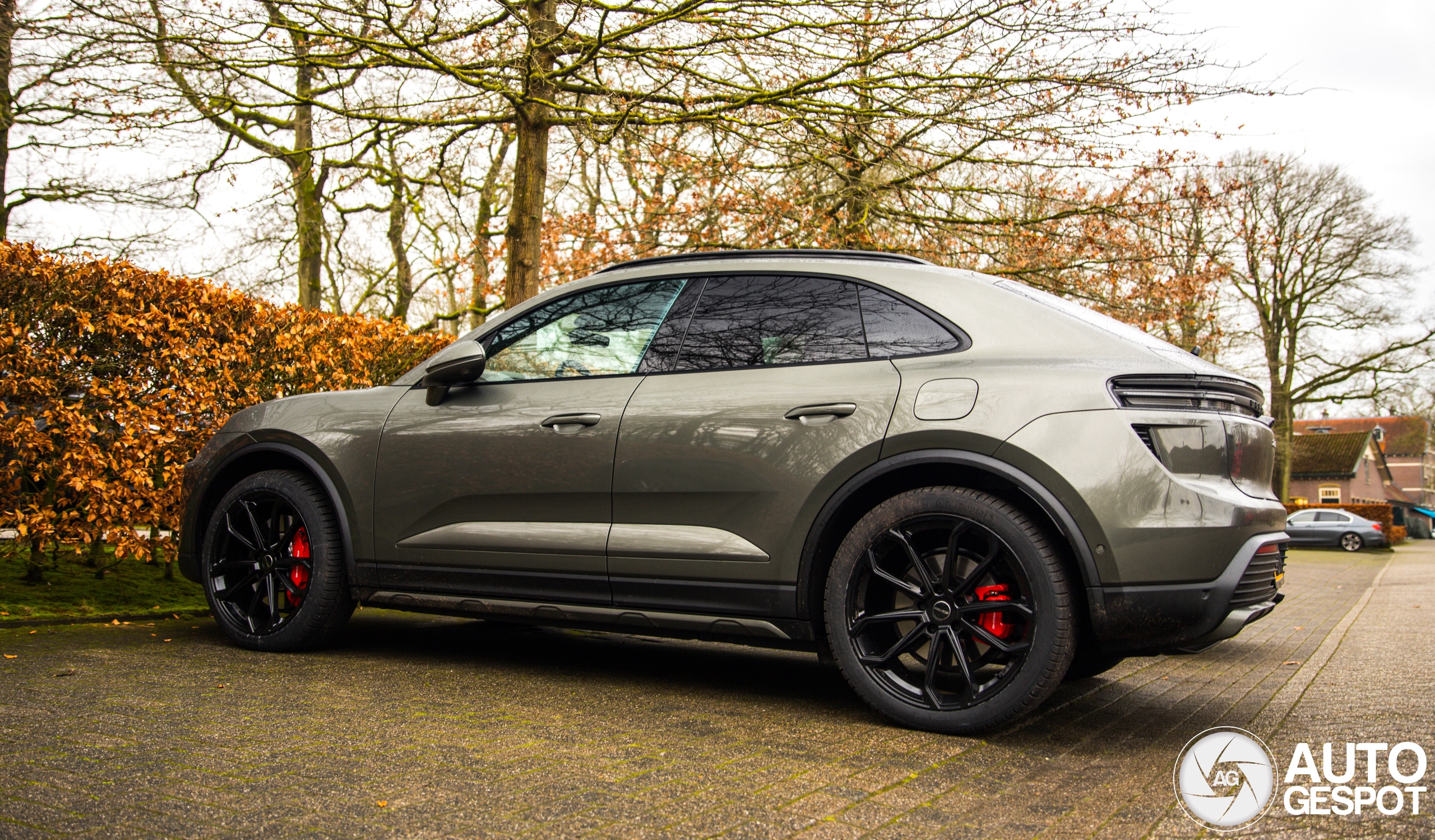 Porsche Macan EV Turbo