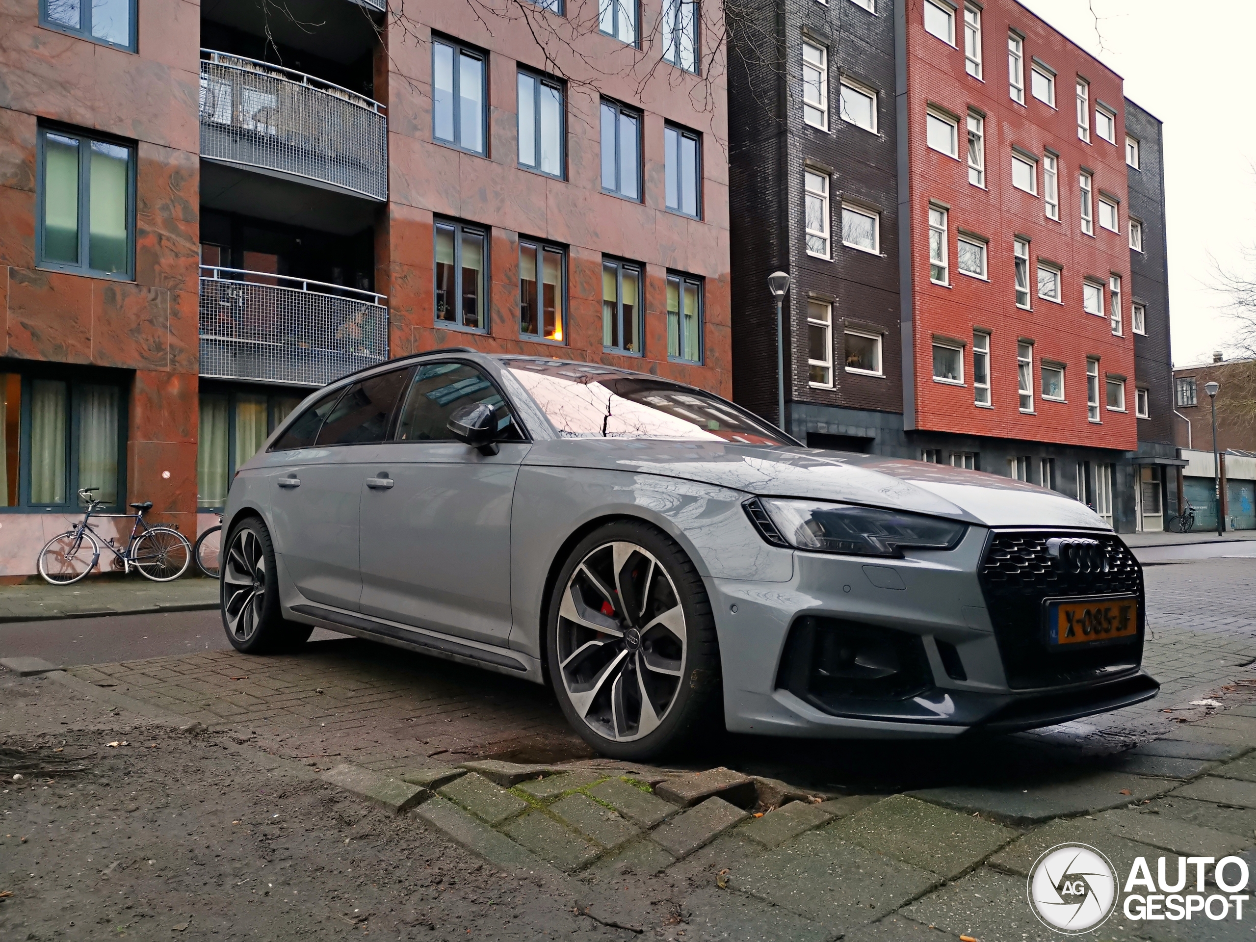 Audi RS4 Avant B9