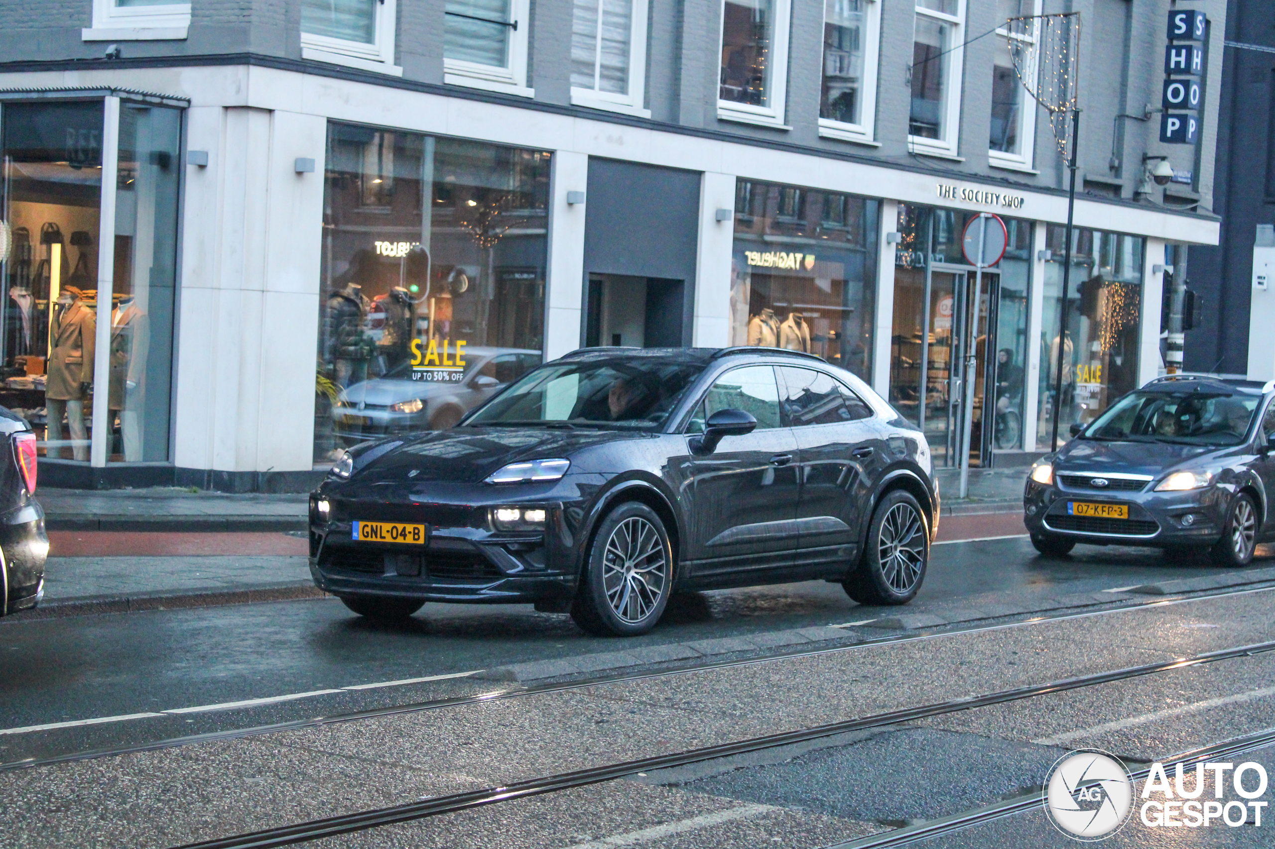 Porsche Macan EV Turbo
