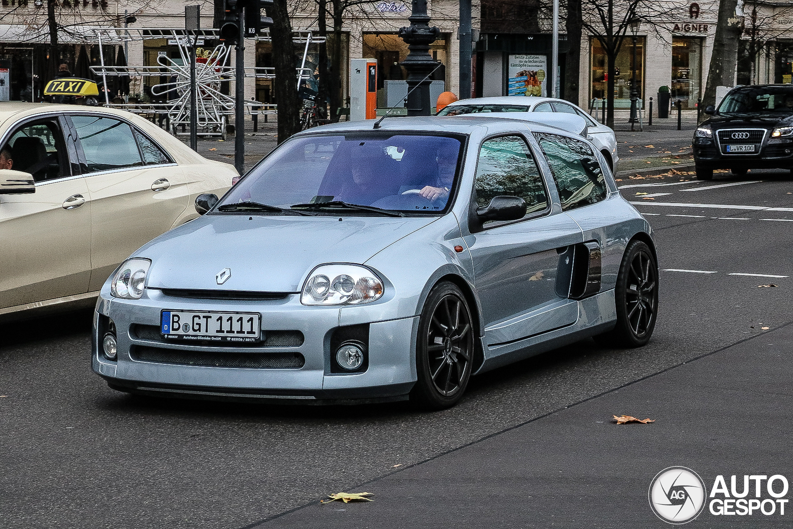 Renault Clio V6