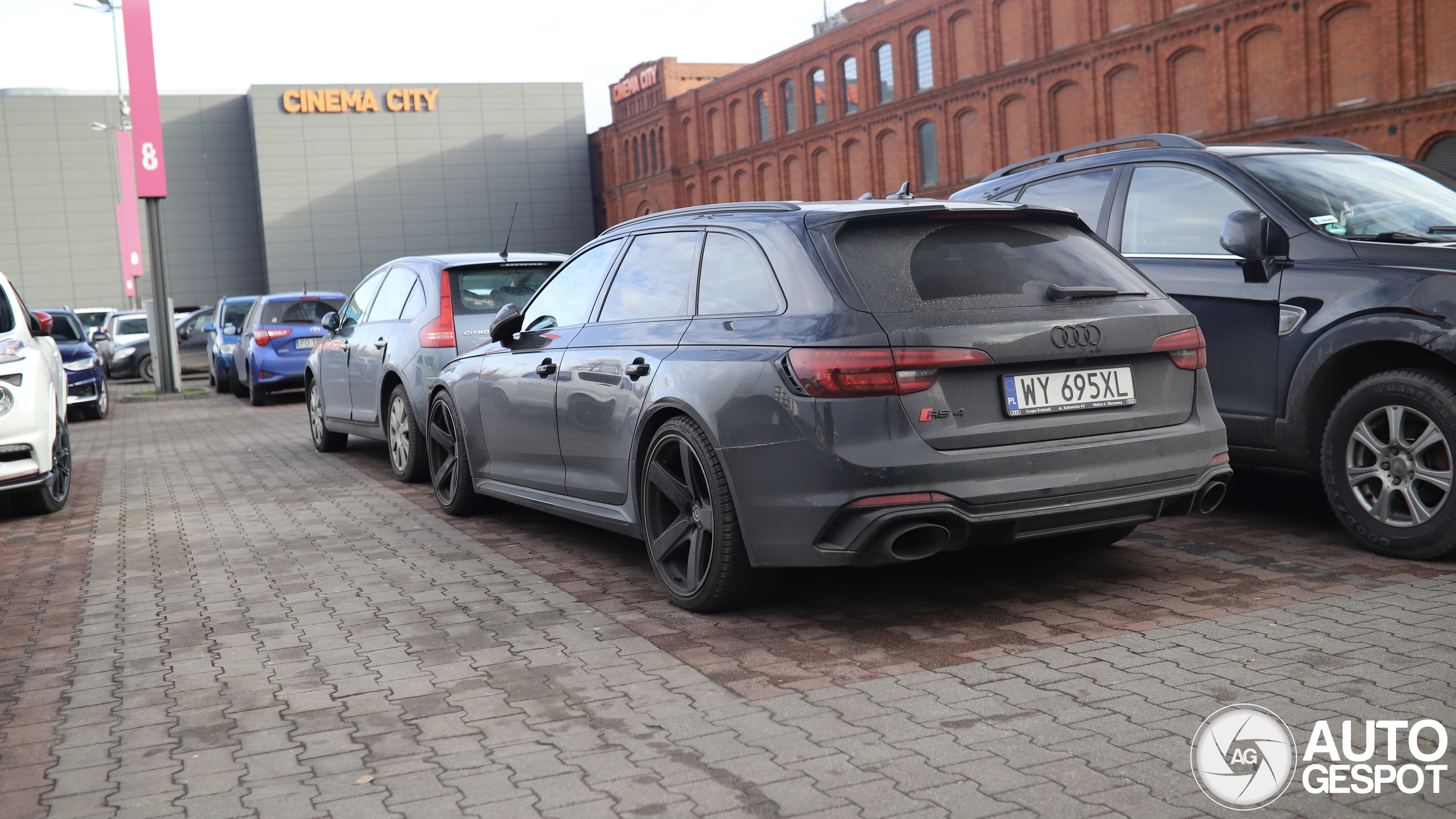 Audi RS4 Avant B9