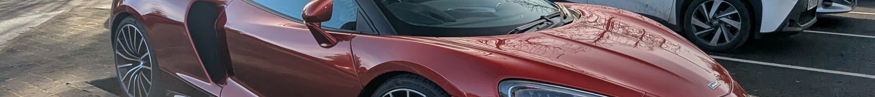 McLaren GT