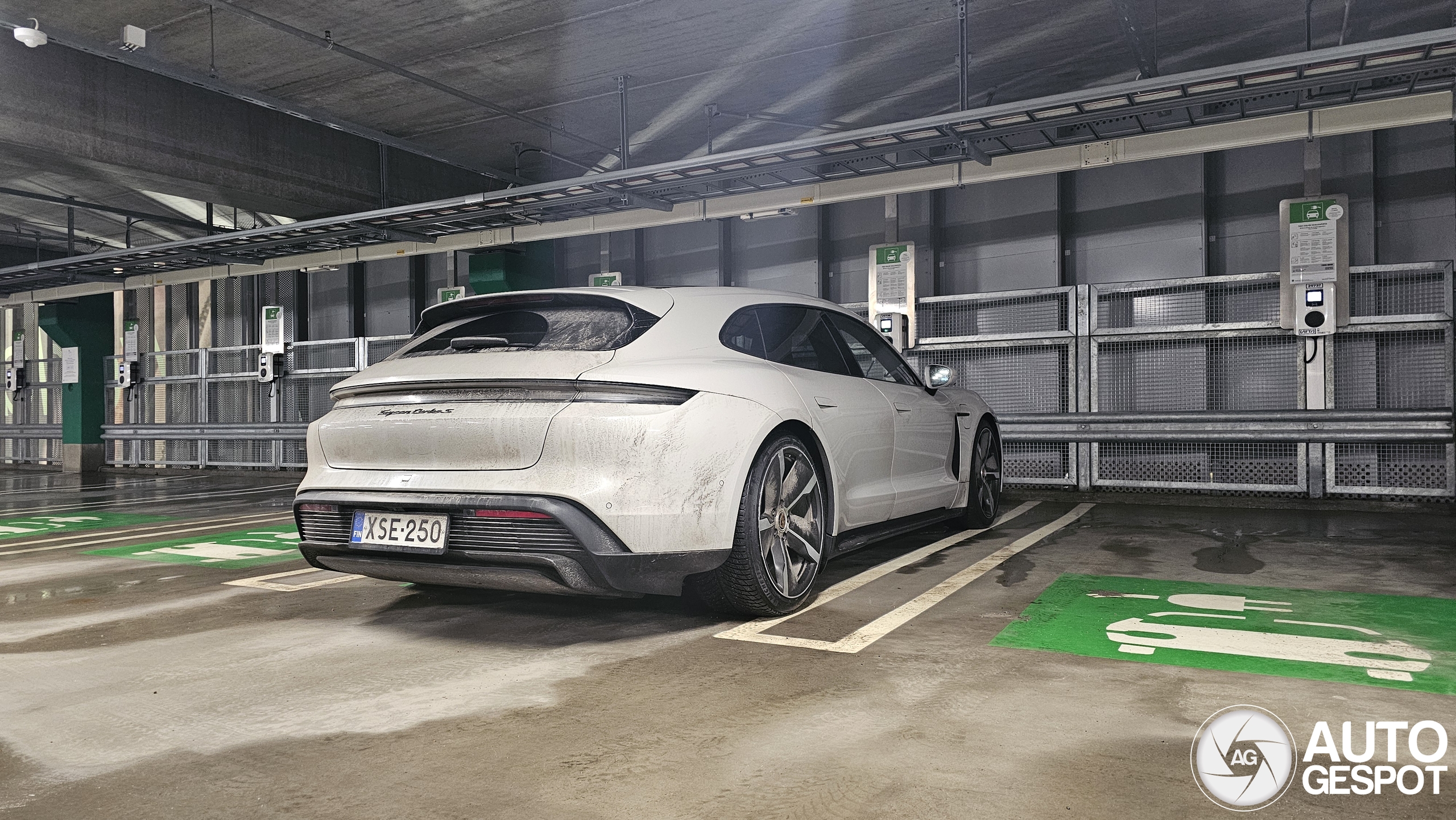 Porsche Taycan Turbo S Sport Turismo