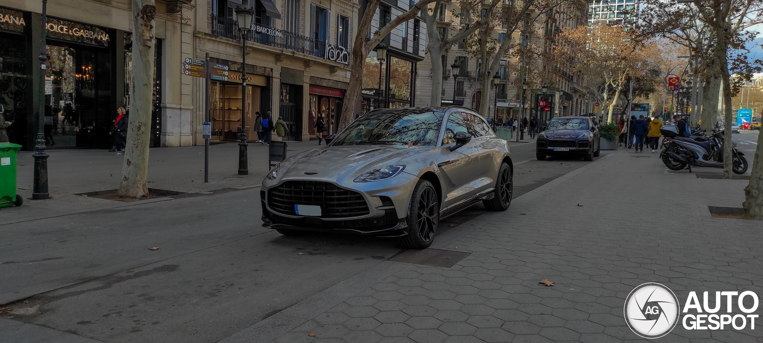 Aston Martin DBX707