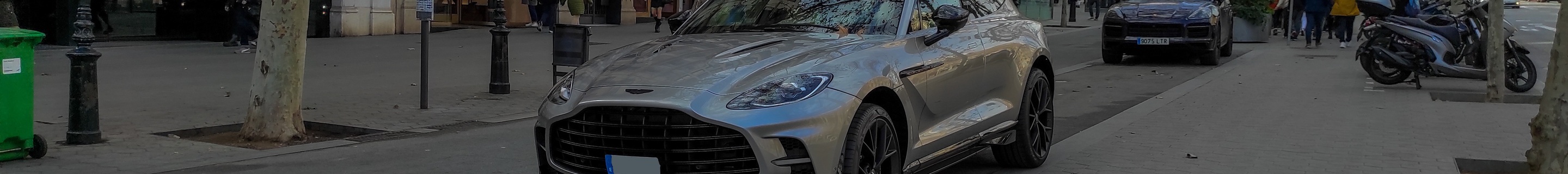 Aston Martin DBX707