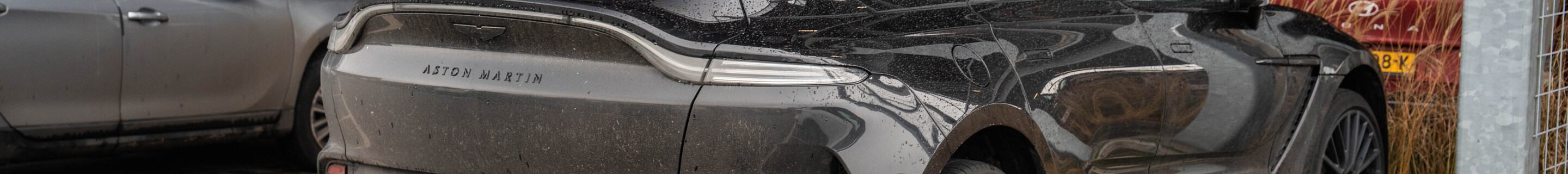 Aston Martin DBX707