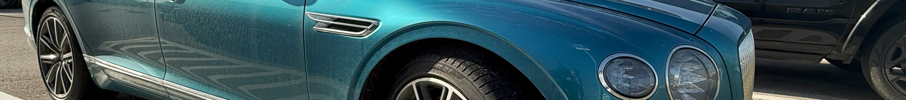 Bentley Flying Spur V8 Azure