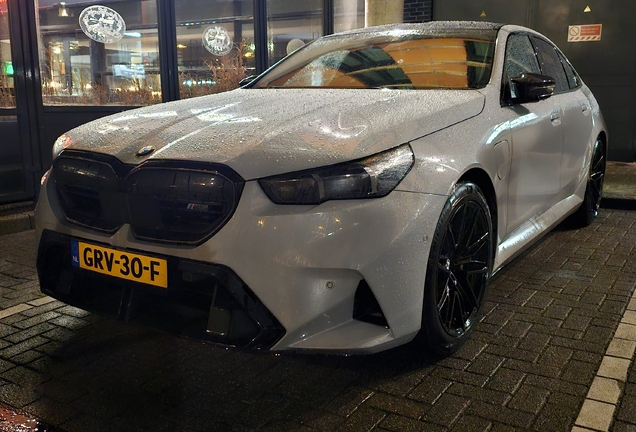 BMW M5 G90