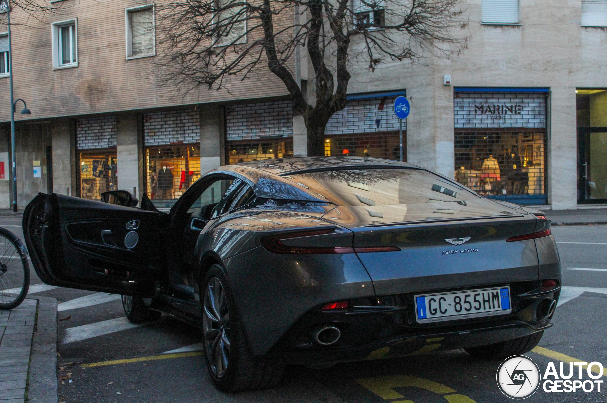 Aston Martin DB11 V8