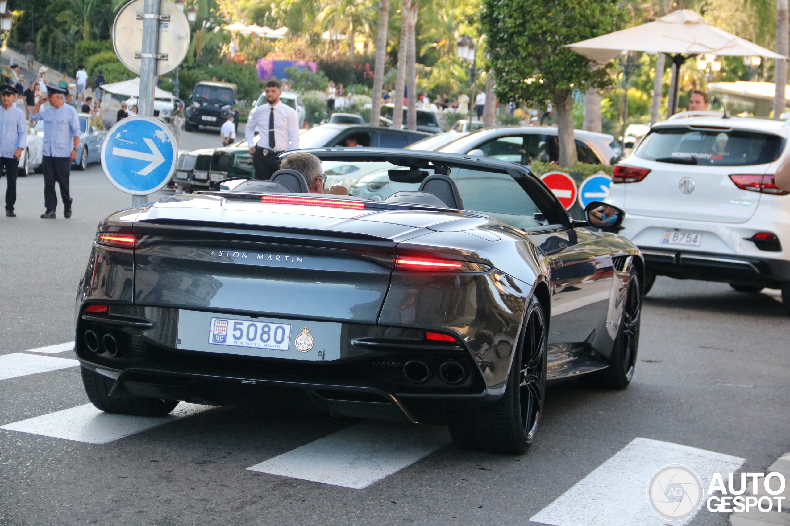 Aston Martin DBS Superleggera Volante