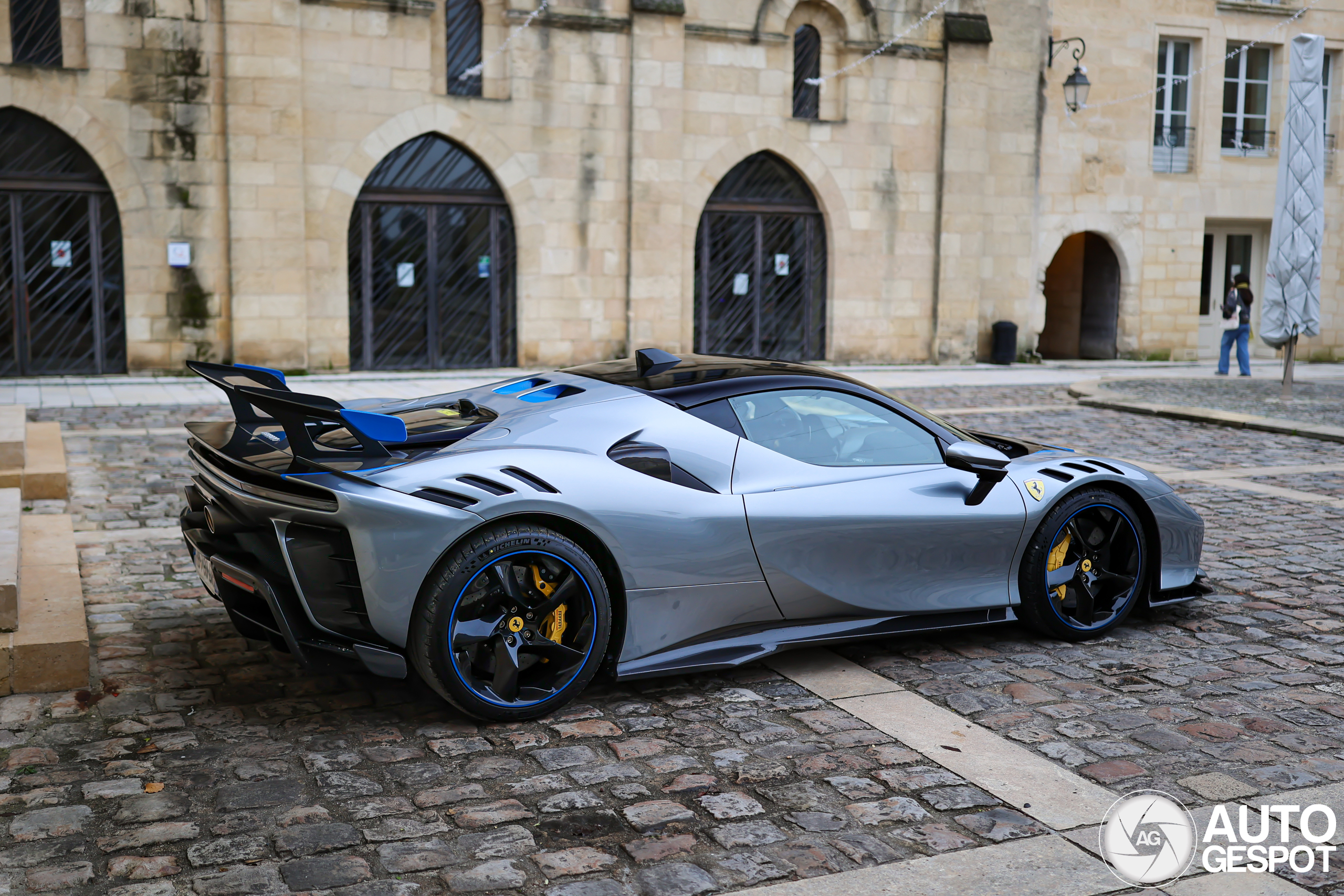 Zeldzame Ferrari SF90 XX Stradale in Saint-Émilion