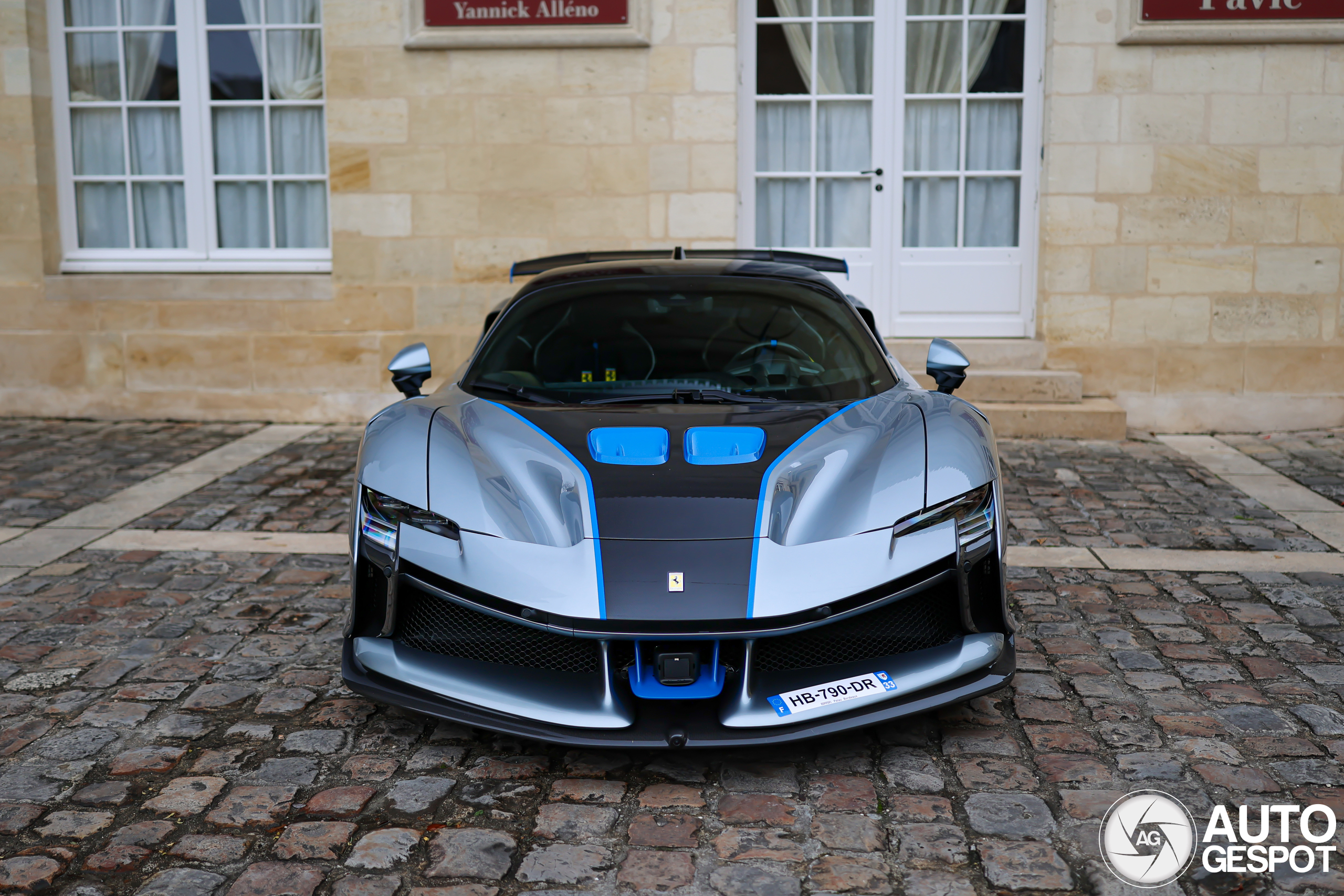 Zeldzame Ferrari SF90 XX Stradale in Saint-Émilion