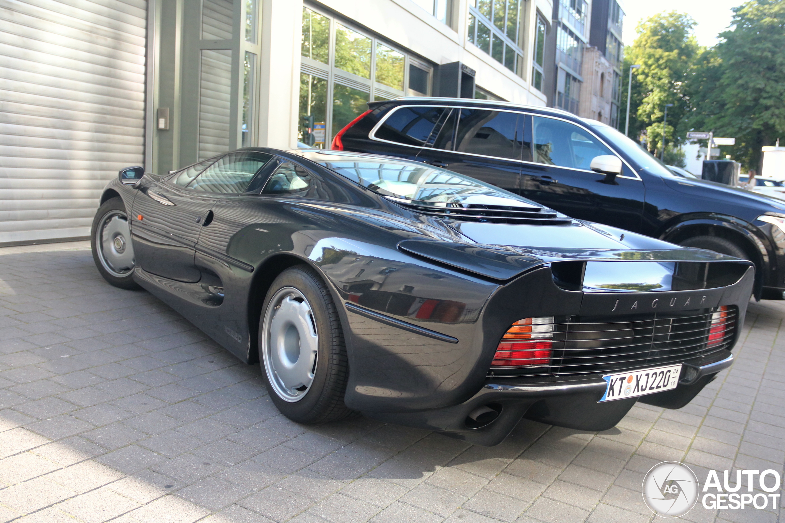 Jaguar XJ220