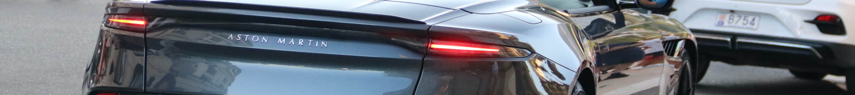 Aston Martin DBS Superleggera Volante