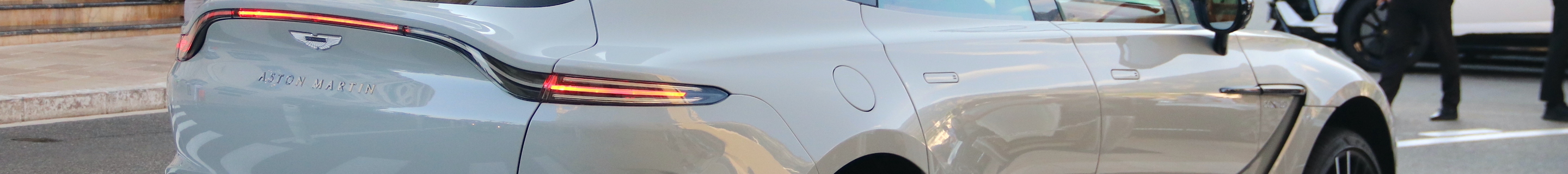 Aston Martin DBX707