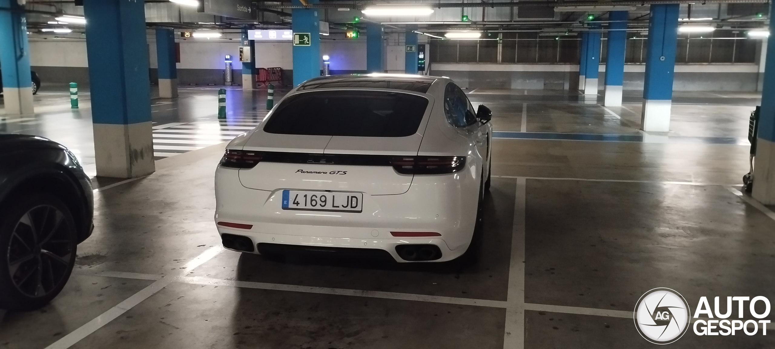 Porsche 971 Panamera GTS MkI