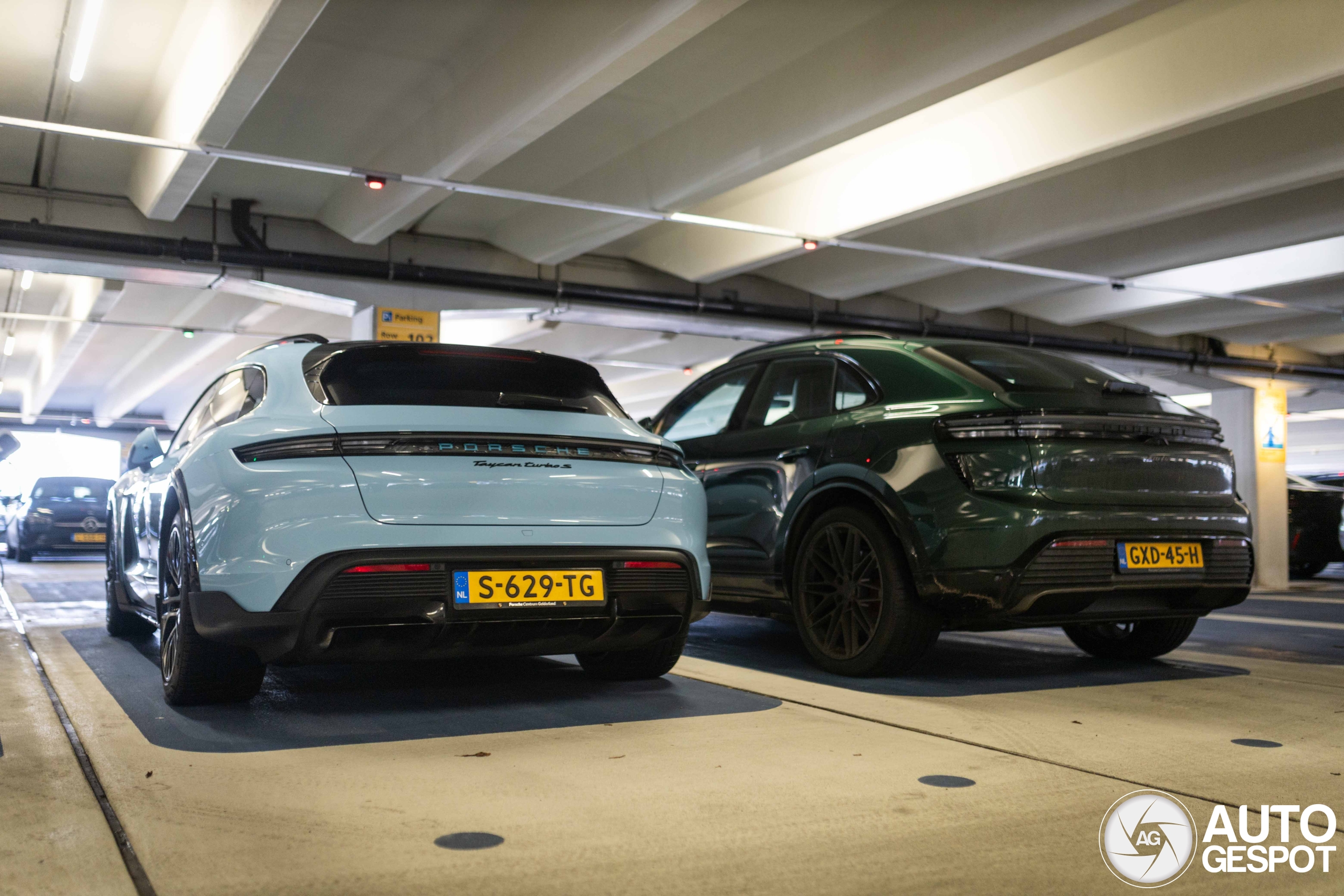 Porsche Taycan Turbo S Cross Turismo