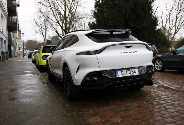 Aston Martin DBX707