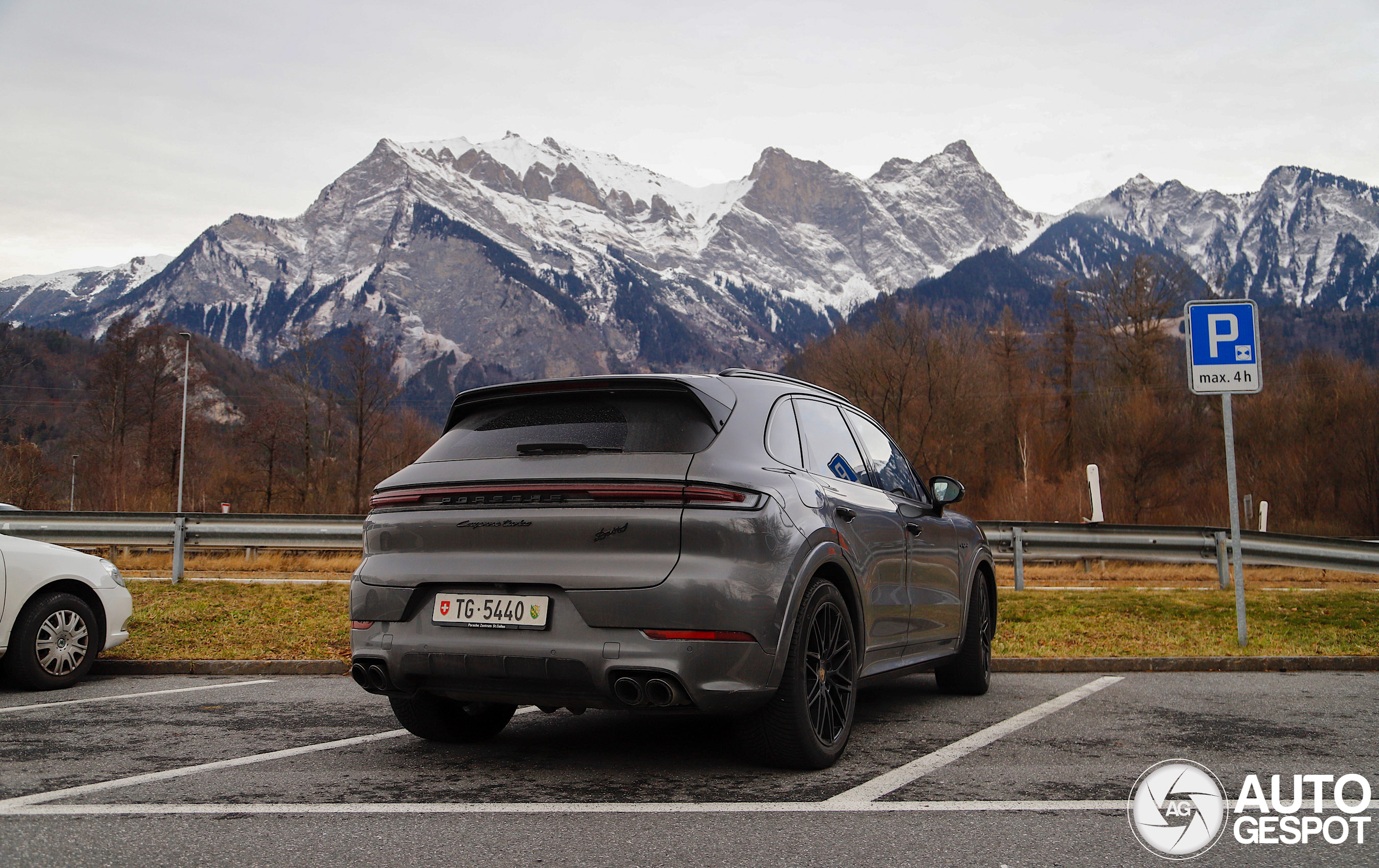 Porsche 9YA Cayenne Turbo E-Hybrid