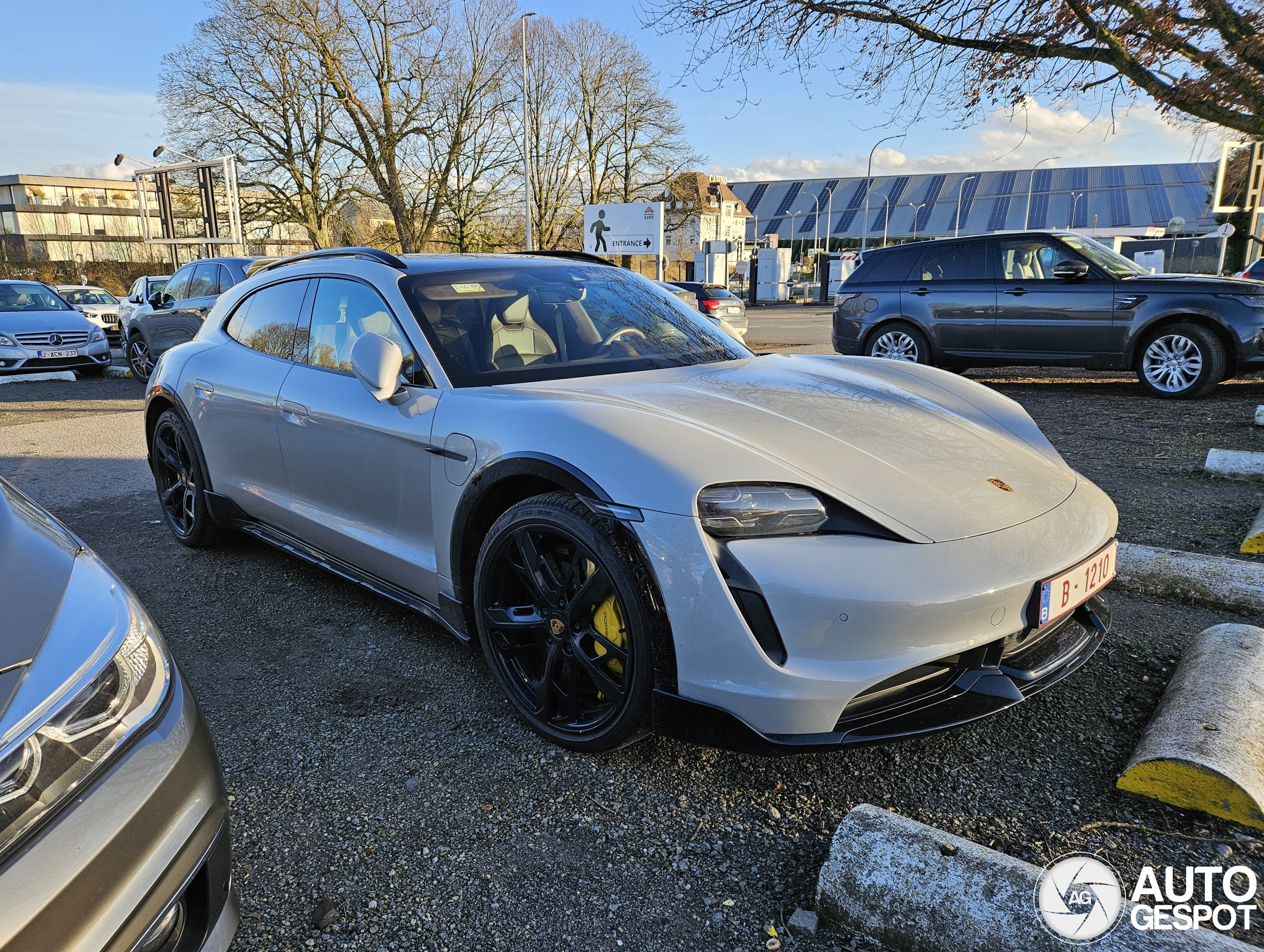 Porsche Taycan Turbo S Cross Turismo