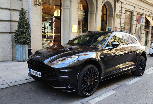 Aston Martin DBX707