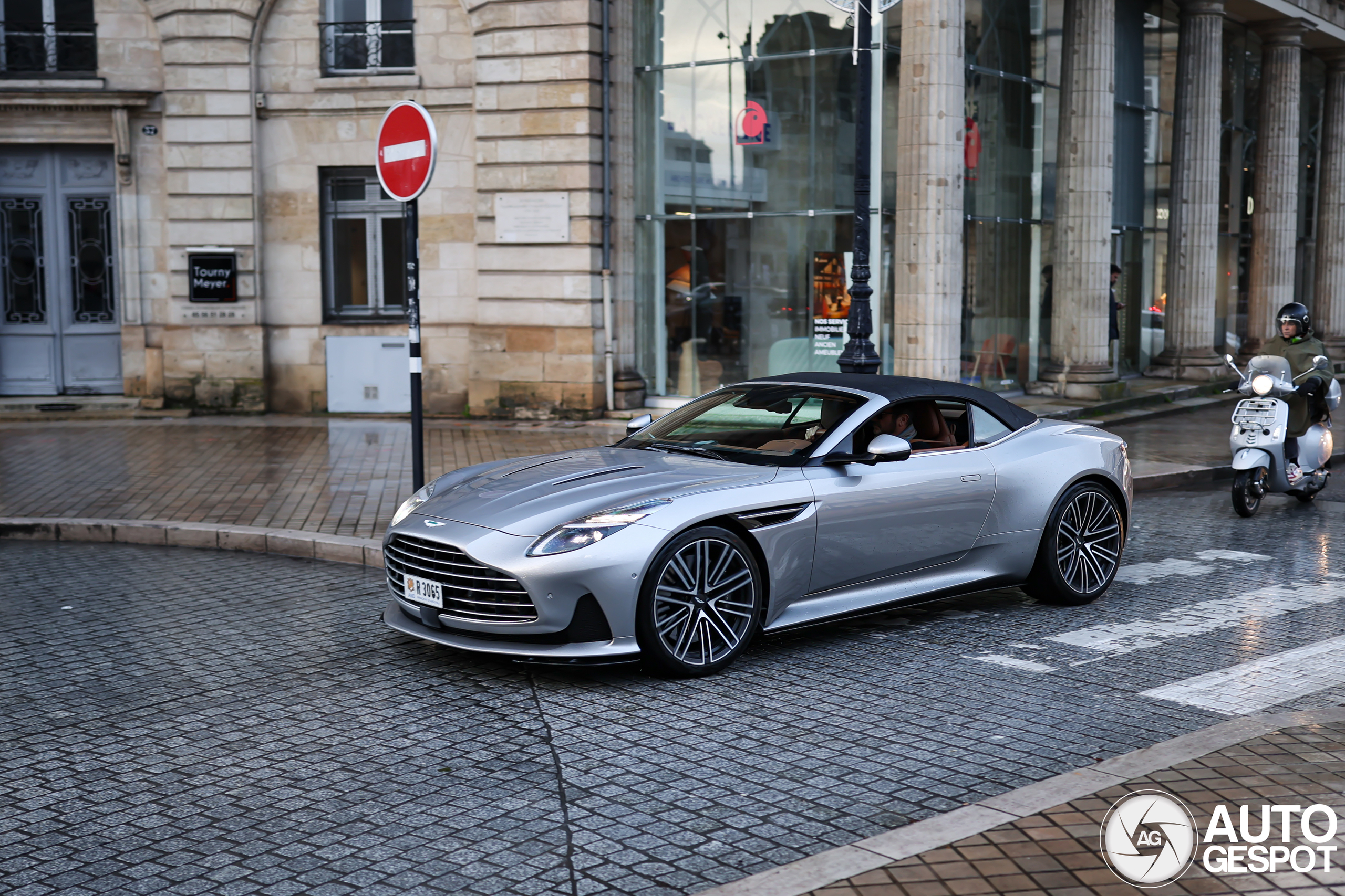 Aston Martin DB12 Volante
