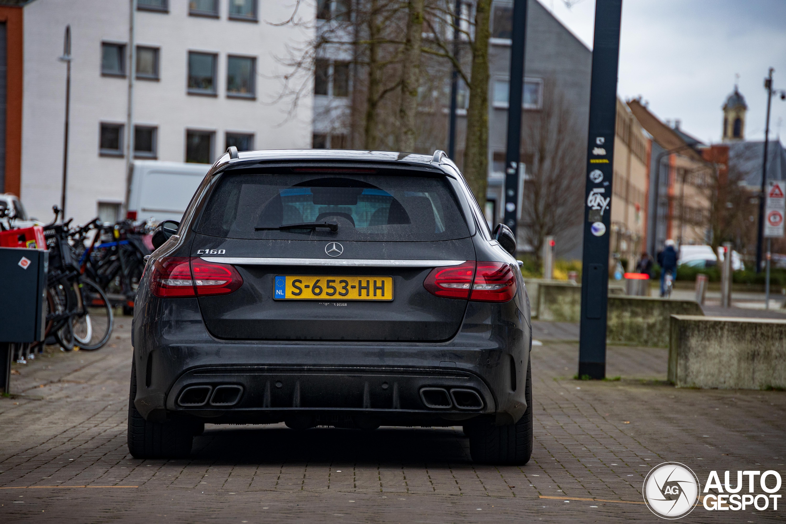 Mercedes-AMG C 63 minder incognito dan gehoopt