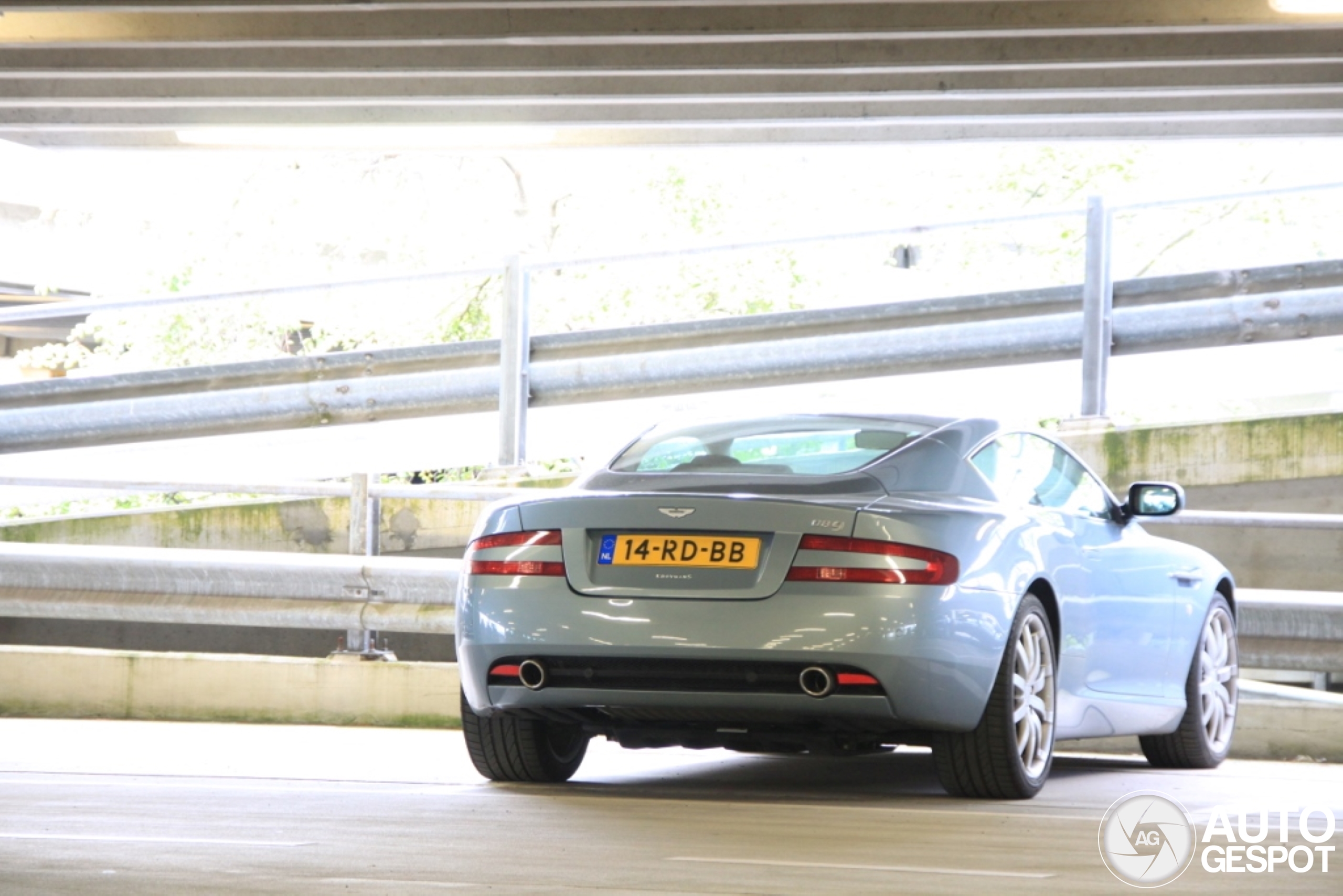 Aston Martin DB9