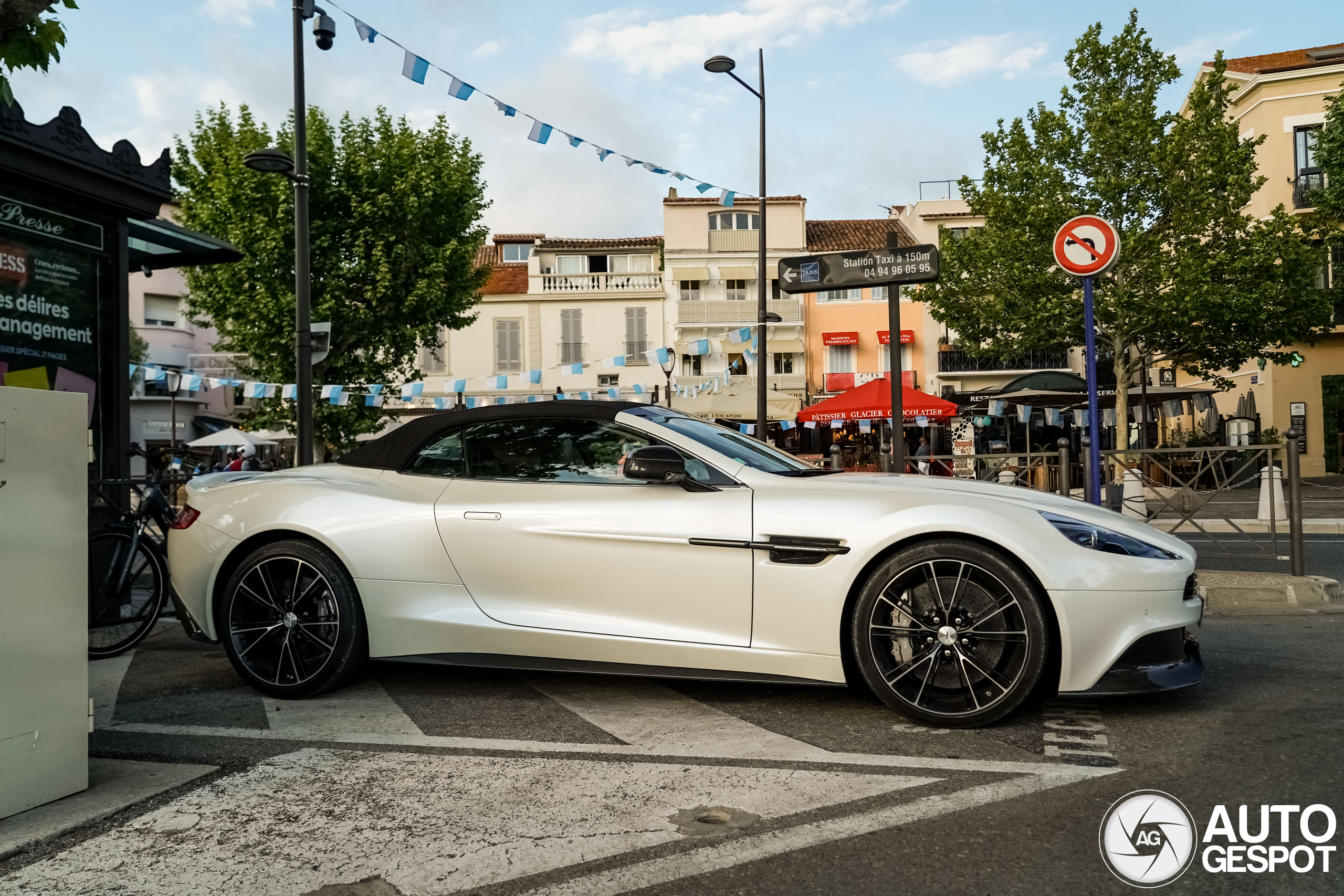 Aston Martin Vanquish Volante