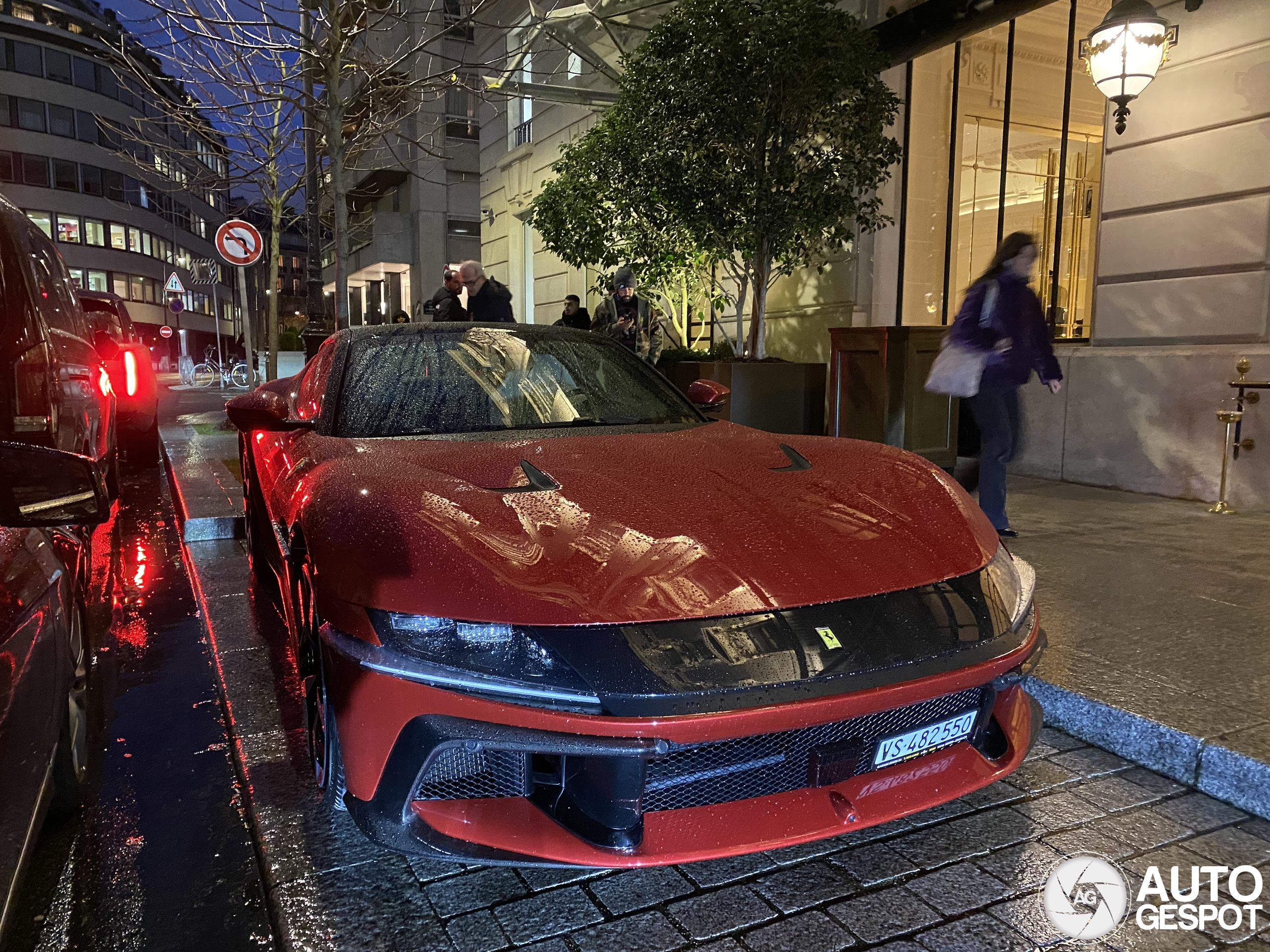 Prva dva kupca Ferrari 12Cilindri primećena u Parizu