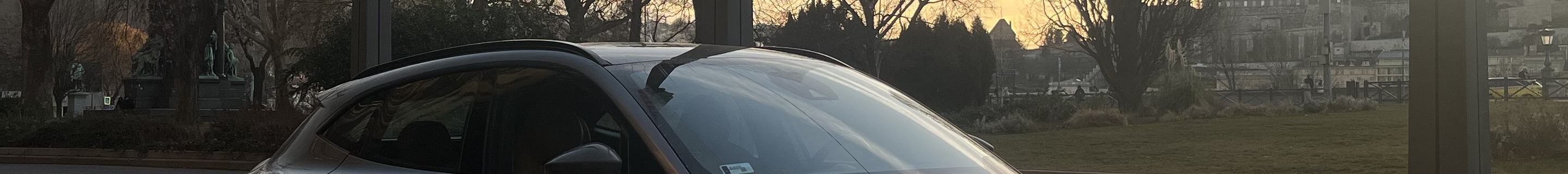 Aston Martin DBX707