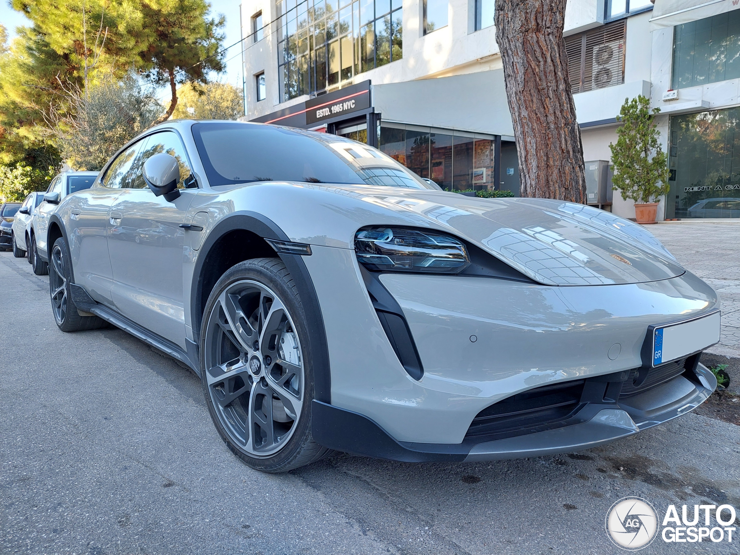Porsche Taycan Turbo Cross Turismo