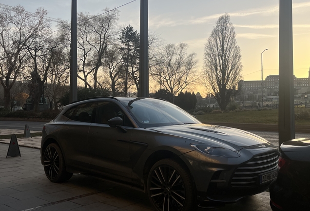 Aston Martin DBX707