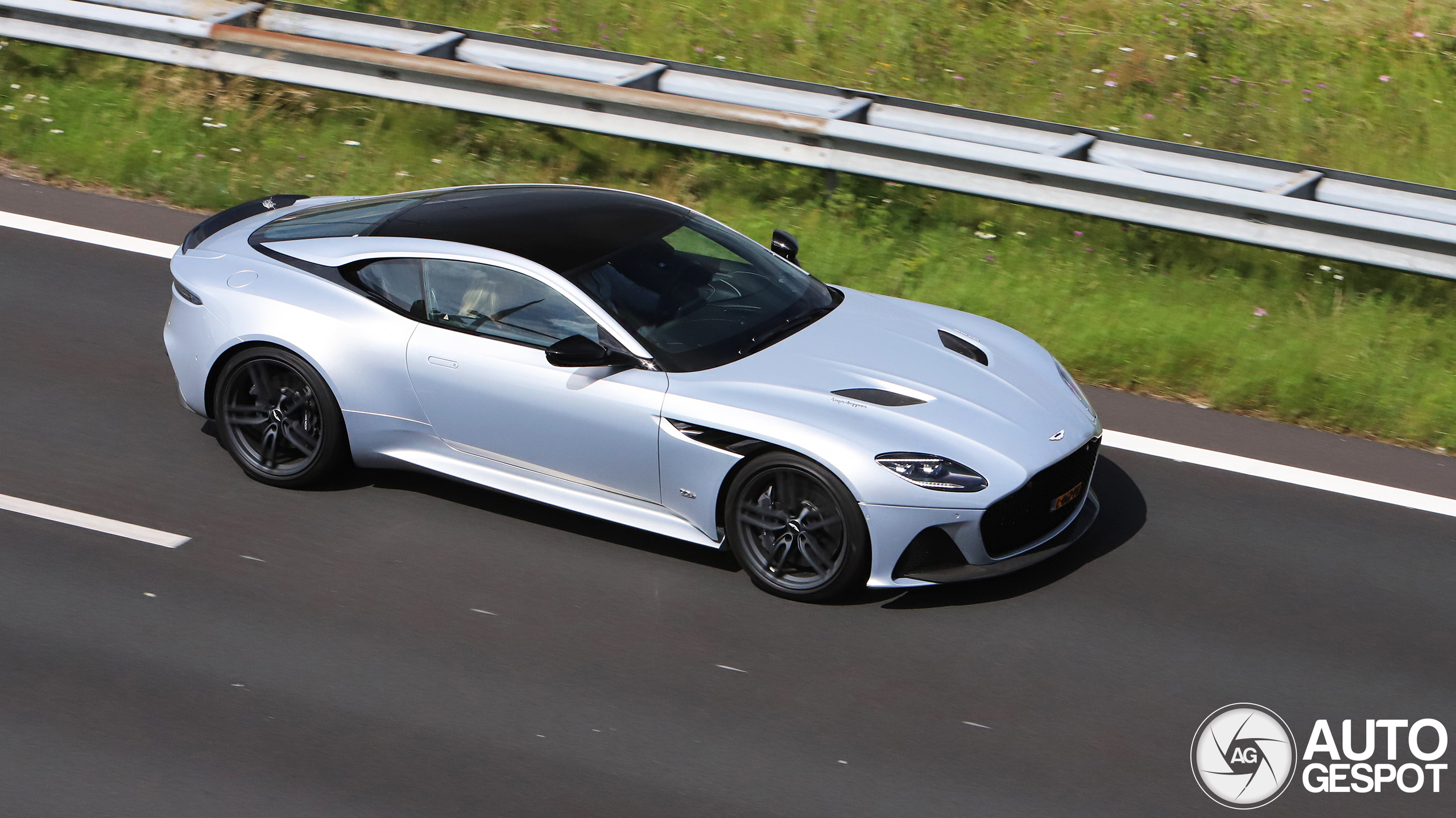 Aston Martin DBS Superleggera