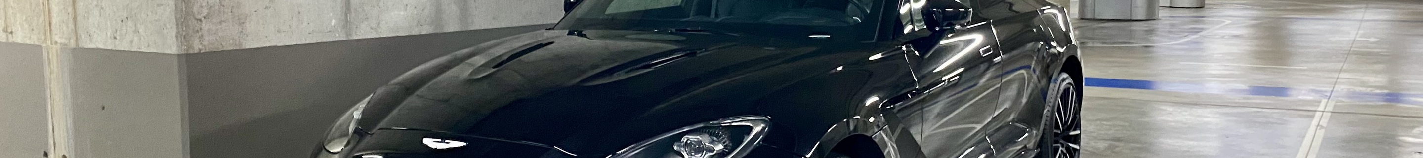 Aston Martin DBX707