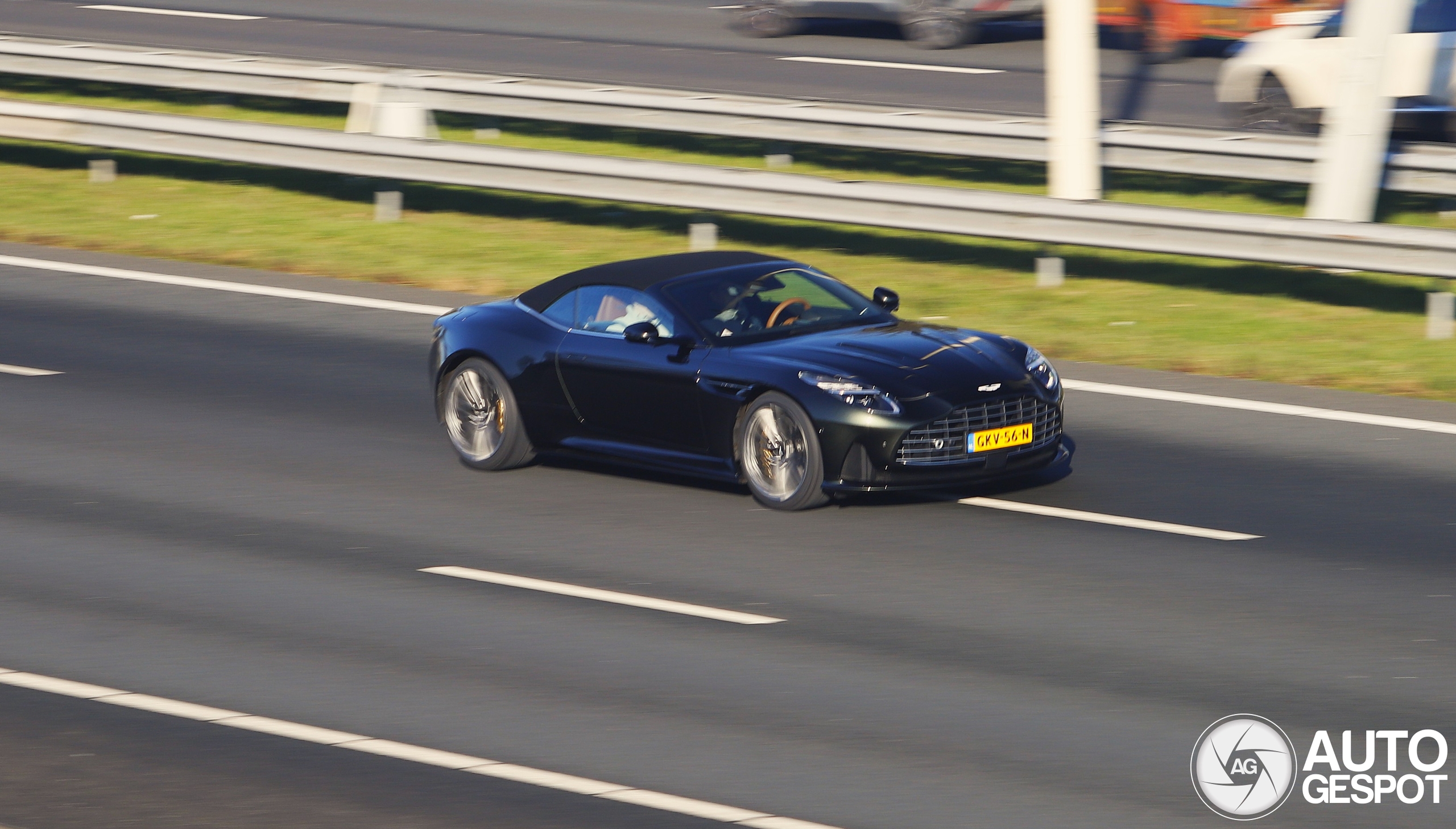 Aston Martin DB12 Volante